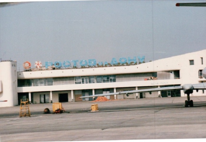 Аэровокзал Ростов-на-Дону в то время был единственным международным аэропортом Ростовской области.