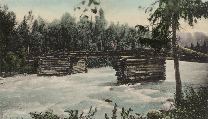 Деревянный мост через реку Кучурла, приток реки Катунь.