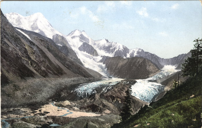 Гора Белуха укрыта ледником Катунский.