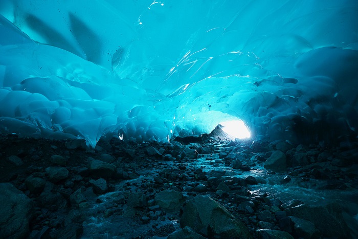 Открытие которое будоражит воображение – ледяная пещера.