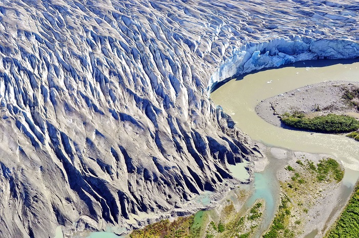 Завораживающий вид на ледник с воздуха.