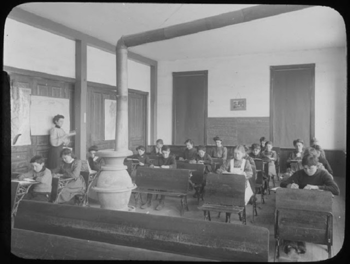 На уроке в школе Вудбайна, Нью-Джерси, начало XX века.
