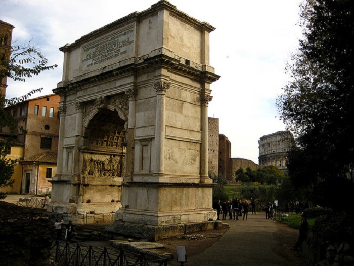Одна из лучших триумфальных арок Рима.