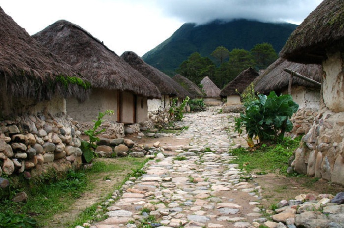 Индейские народы группы чибча на северо-востоке Колумбии, в горах.