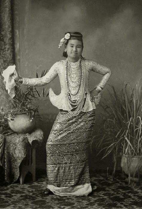 Бирманская танцовщица.