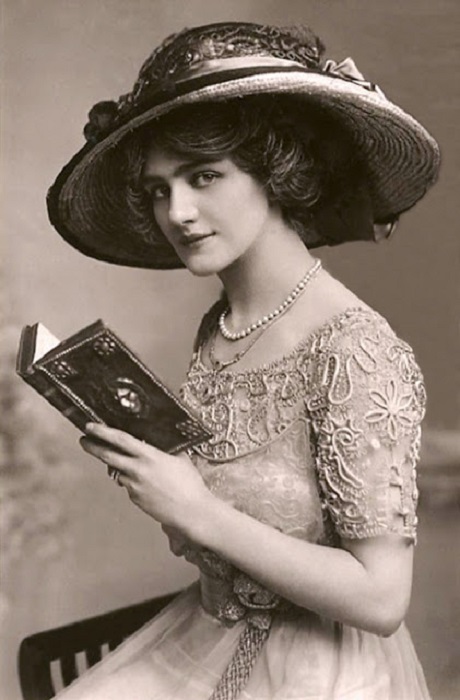 Была наиболее фотографируемой актрисой Эдвардианской эпохи.
