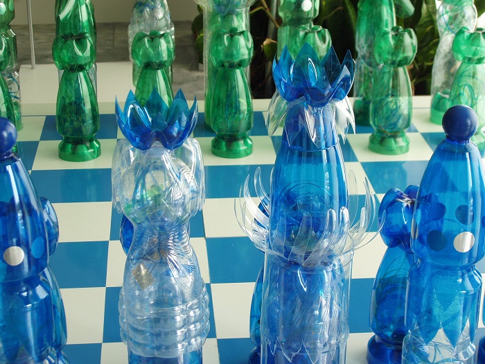Удивительные фигуры, сделанные из обычных пластиковых бутылок.