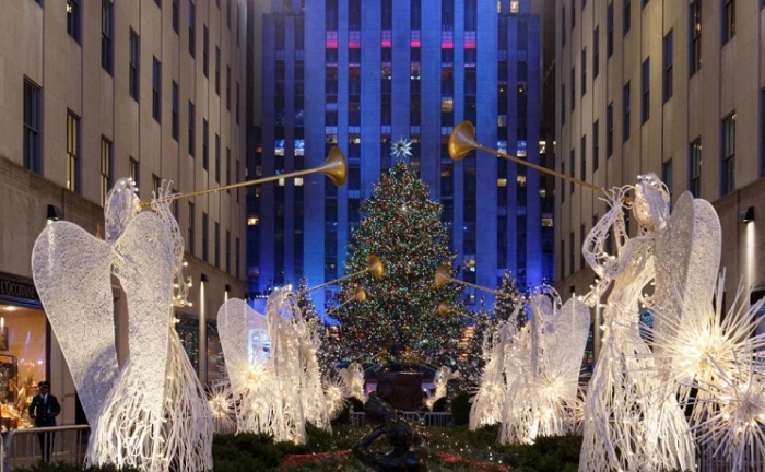 Экстравагантное открытие рождественской елки в Рокфеллер-центре.