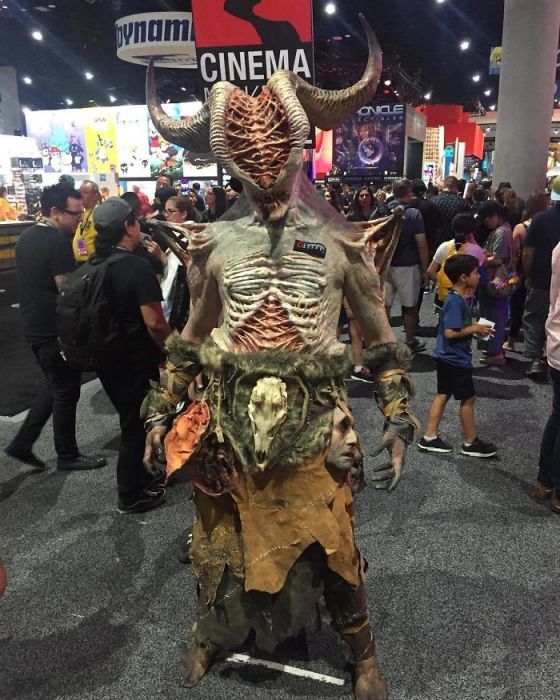 Еще один из жутких костюмов персонажа из фильма ужасов, представленных на фестивале «San Diego Comic Con».