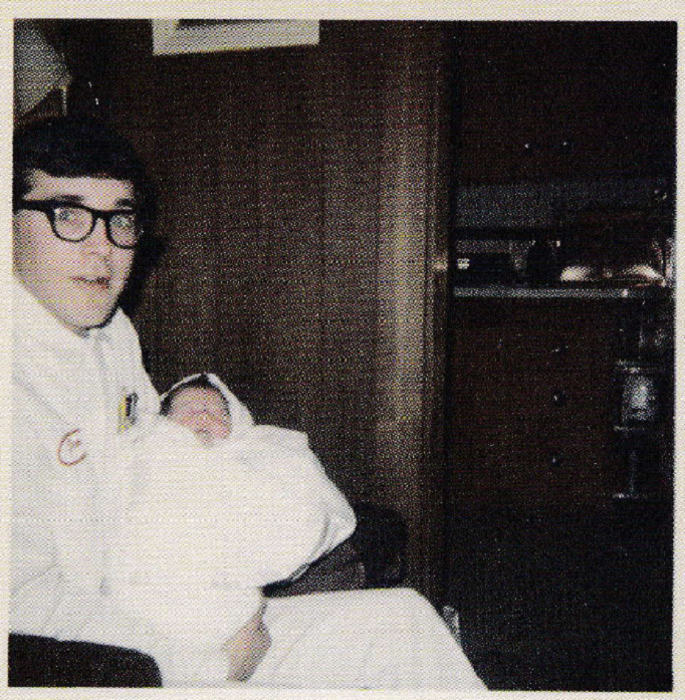 Дон с новорождённым сыном Куртом на руках, 1967 год.