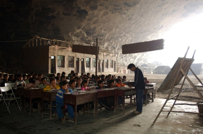 Донзонг — это образовательное учреждение, которое было основано в 1984 году и является одним из самых необычных в мире. 