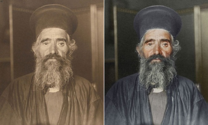 Греко-православный священник в черной рясе с цилиндрической шапкой, которую одевают во время службы.