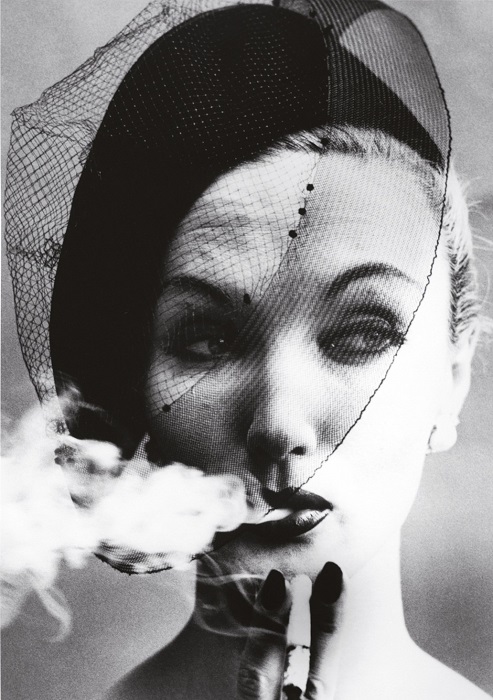Дым и вуаль, Vogue, Париж, 1958 год. Фотограф Уильям Кляйн.