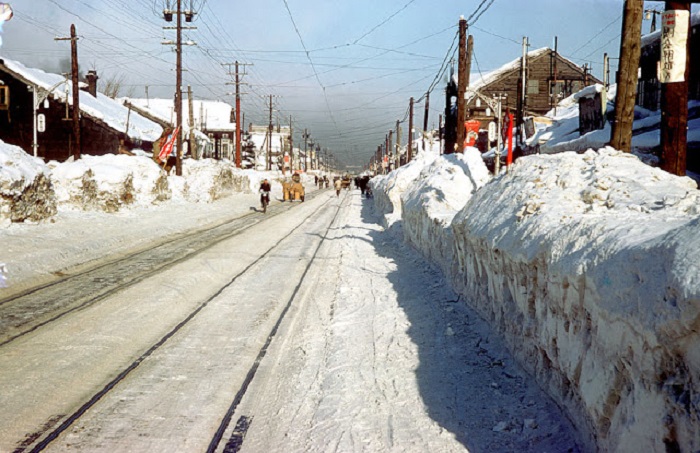 Дороги расчищены от большого количества снега, потому что остров Хоккайдо расположен в самой северной холодной точке.