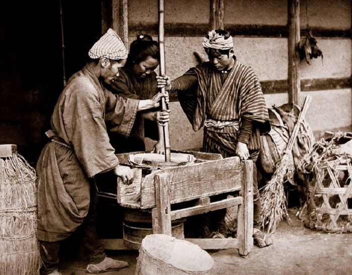 Помол рисовых зерен, 1870 год.