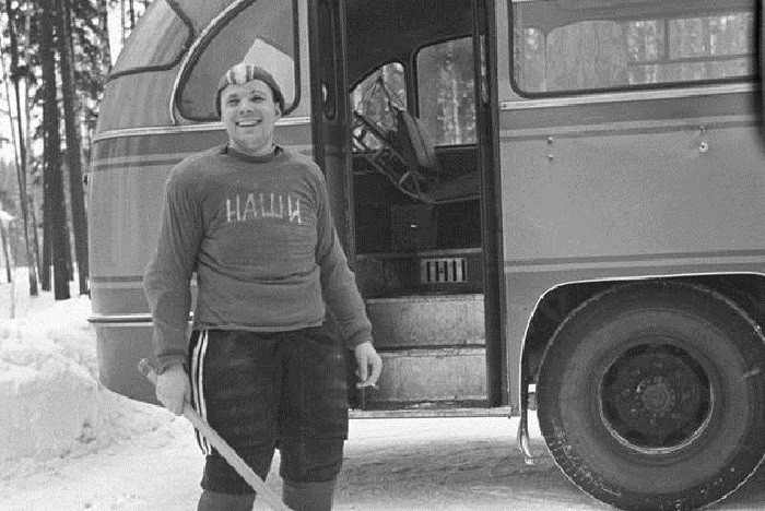 Юрий, как капитан хоккейной команды космонавтов «Наши», 1963 год.