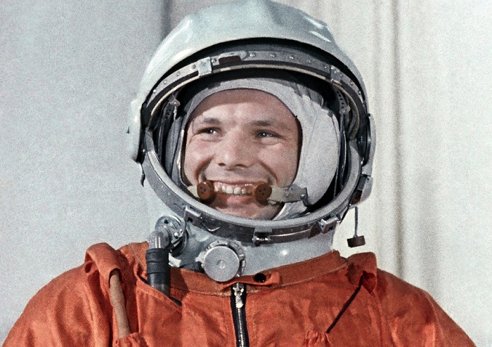 16 Фотографий из жизни советского лётчика-космонавта Юрия Гагарина.