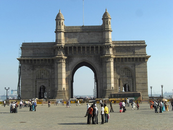 Базальтовая арка в индо-сарацинском стиле.