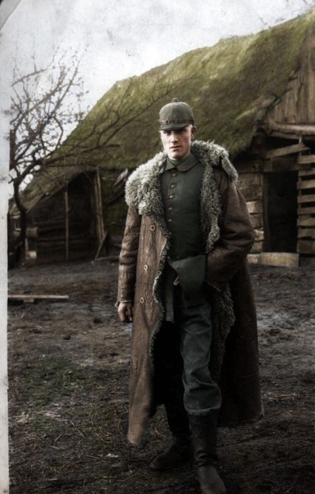 Портрет солдата в богатой верхней одежде, сделанный на Восточном фронте.