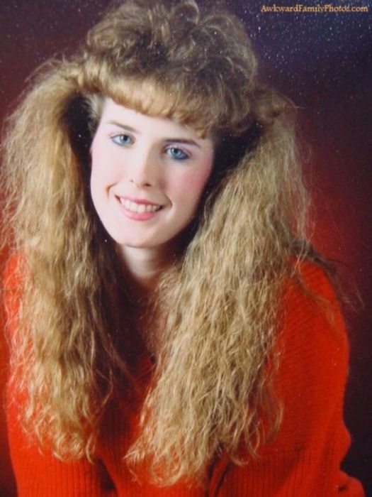 В 1980-х годах правила «чем больше, тем лучше» точно относилось именно к волосам и объему.