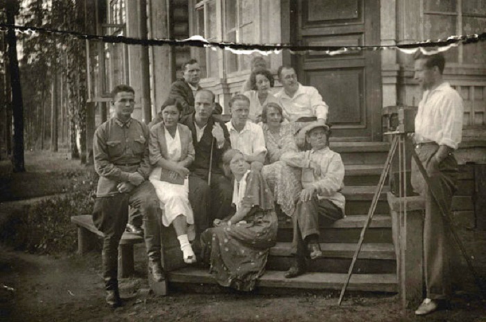 Памятное фото на подмосковной даче, 1930 год.