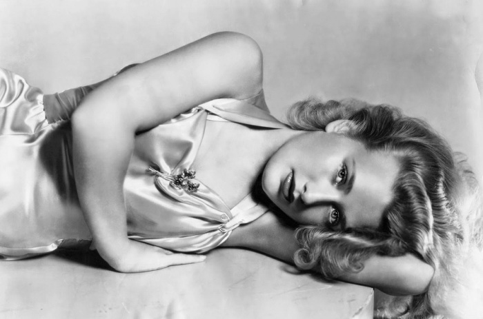 Американская актриса, младшая из сестёр Лейн, популярных в 1930-е годы киноактрис.
