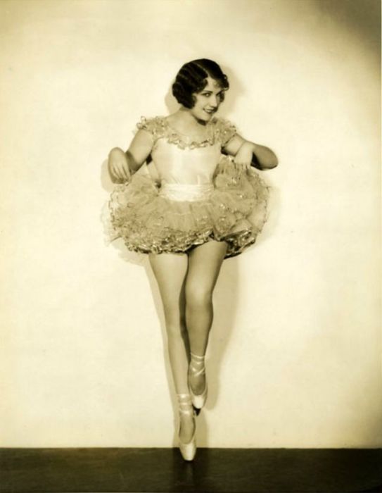 Американская певица и киноактриса снялась всего в 13-ти фильмах в период с 1930-го по 1938-й год.