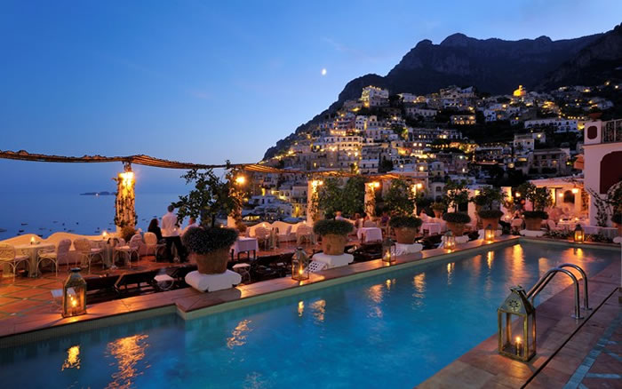 Лучший роскошный отель в деревне Позитано на побережье Амальфи в Италии.