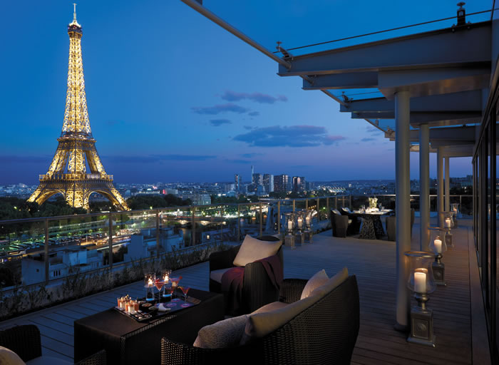 Отель Шангри Ла - это восхитительный образец стиля и элегантности, расположенный в 16-м муниципальном округе Парижа, рядом с дворцом Трокадеро.