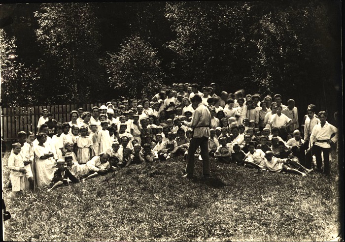 Общее собрание воспитанников, 1921 год.