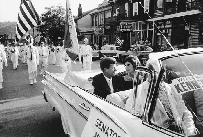 Джон и Жаклин Кеннеди на параде в Уиллинге (штат Иллинойс) во время предвыборной кампании.