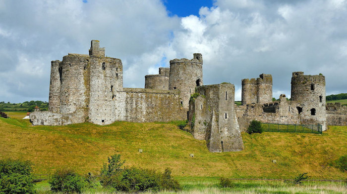 Кидвелли — один из самых прекрасных замков в Юго-западном Уэльсе.