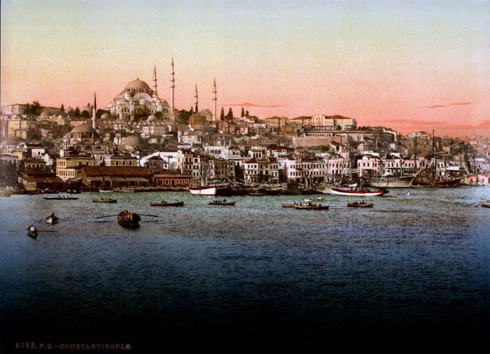 Своими богатствами и роскошью Стамбул привлекал огромное количество людей с разных уголков земли.