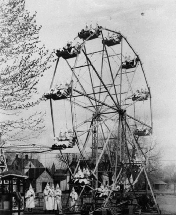 Ку-клукс-Клан на карнавале в Канон сити. 1925 год.