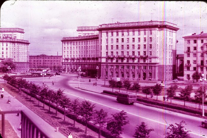 Круглая площадь на стыке проспекта Стачек и Краснопутиловской улицы.
