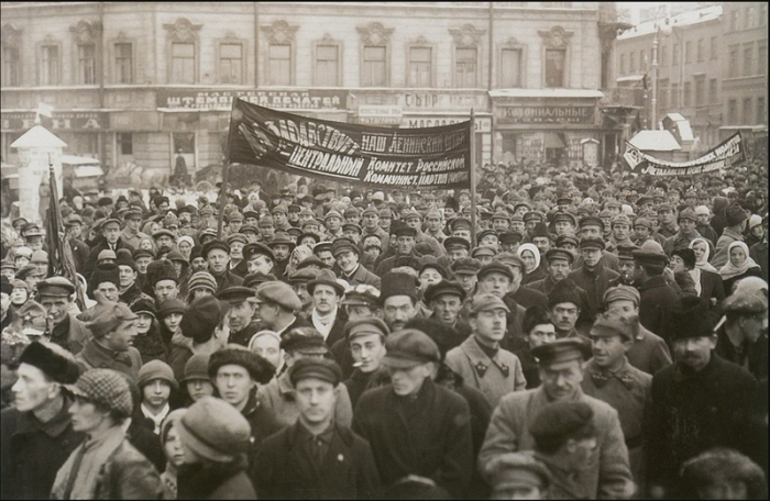 Акции протеста на площади Восстания в Ленинграде.