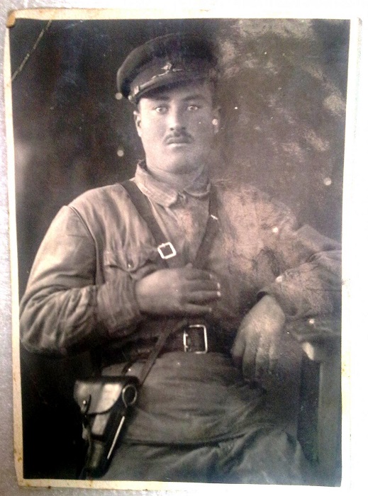 Комадир роты Истребительного батальона в Марнеульском районе ГССР. 1942 год.
