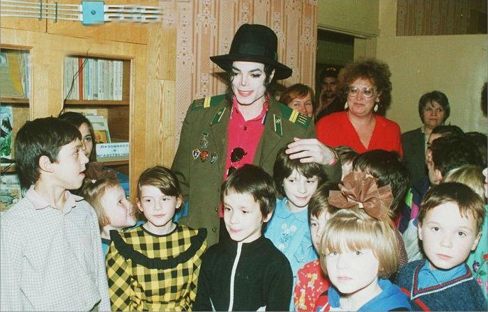 В ходе своего московского визита Майкл несколько раз встречался с детьми.