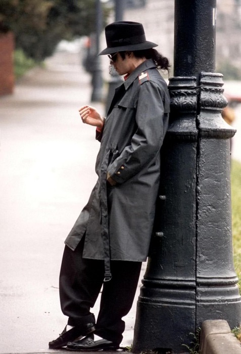 Майкл Джексон в милицейской форме в центре Москвы.