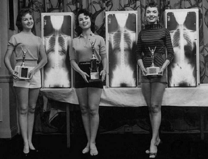 В Чикаго был проведен необычный конкурс "Мисс идеальная осанка". 1956 год.