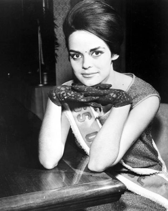 Коринна стала первой победительницей конкурса «Мисс Вселенная 1964» от Греции.