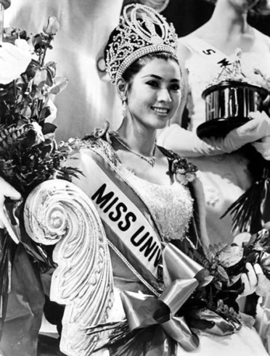 Первая представительница Таиланда, победившая на конкурсе «Мисс Вселенная 1965».