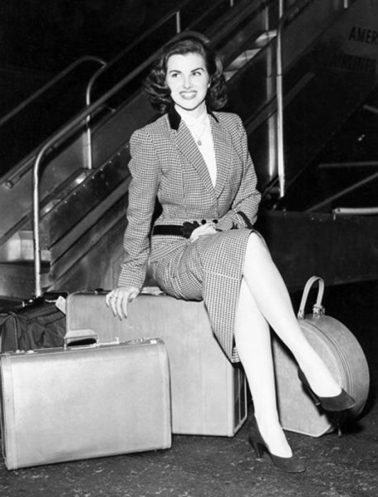 Французская киноактриса, победительница конкурса «Мисс Вселенная 1953».