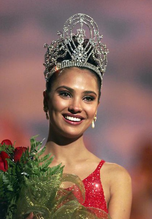 Индийская модель, актриса и победительница конкурса «Мисс Вселенная 2000».