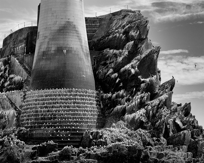 Вторым в категории «Архитектура» стал ирландский фотограф Фрэнк Линч (Frank Lynch), запечатлевший известный маяк на скале Фастнет в Ирландии.