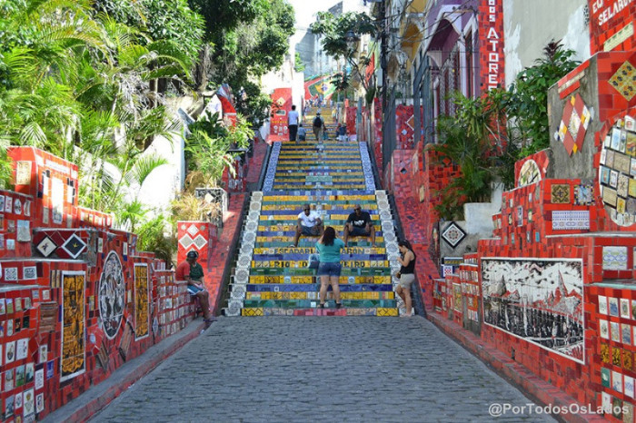 Одна из современных достопримечательностей Рио-де-Жанейро, названная по имени чилийского художника и скульптора Хорхе Селарона.