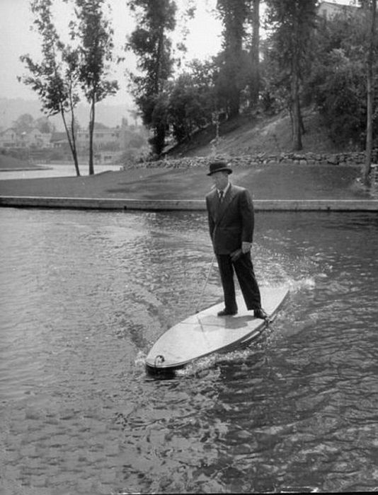 В 1948 году голливудского изобретателя Джо Гилпина засмеяли, а в 2011 году парням канадцам аплодировали стоя за такое «нововведение» в истории серфинга.