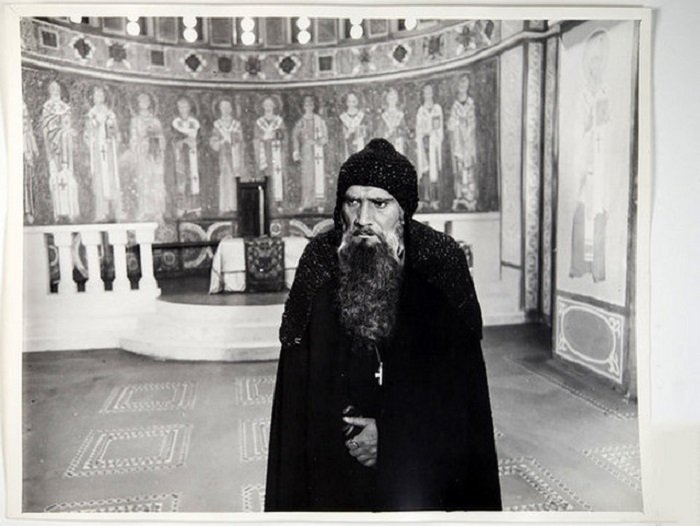 Армен Джигарханян в роли  митрополита Феопемпта. 1978 год.