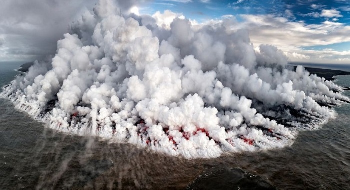 Категория: «Места». Автор снимка с извержением вулкана Килауэа – американский фотограф Лейтон Лум (Leighton Lum).