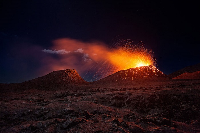 Последнее извержение вулкана Питон-де-ла-Фурнез на острове Реюньон. Фотограф: Gaby Barathieu.